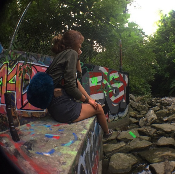 Meet your posher, alexandria - Picture 1 of 4